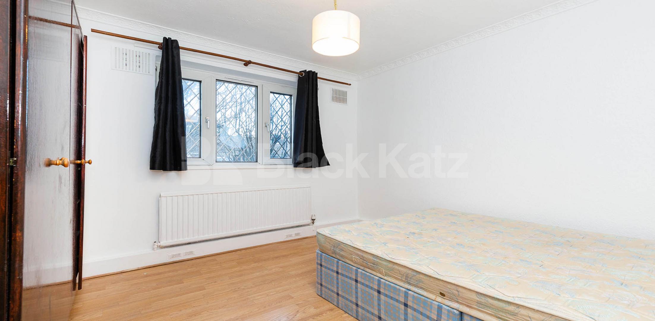 			PICTURES TO FOLLOW!, 3 Bedroom, 1 bath, 1 reception Flat			 Lindley Street, WHITECHAPEL E1